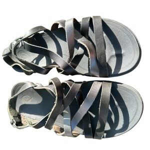 Olukai Women's Awe Awe Strappy Leather Sandals size 8 in black & silver